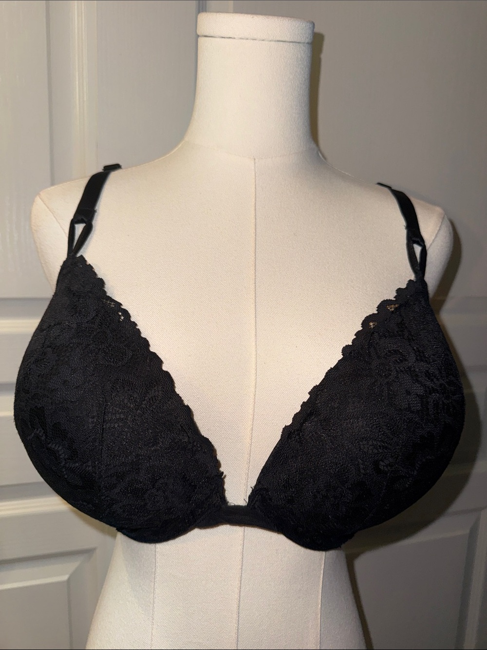 Victoria's Secret Floral Lace Underwire Black Push-Up Bra